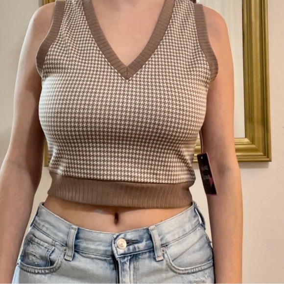 Brown and cream sweater vest- slightly cropped. - Picture 1 of 4